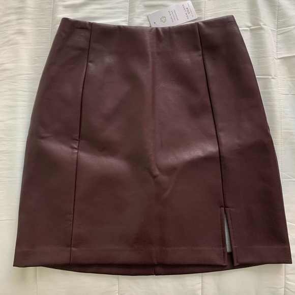 Burgundy leather look mini skirt - Picture 2 of 5